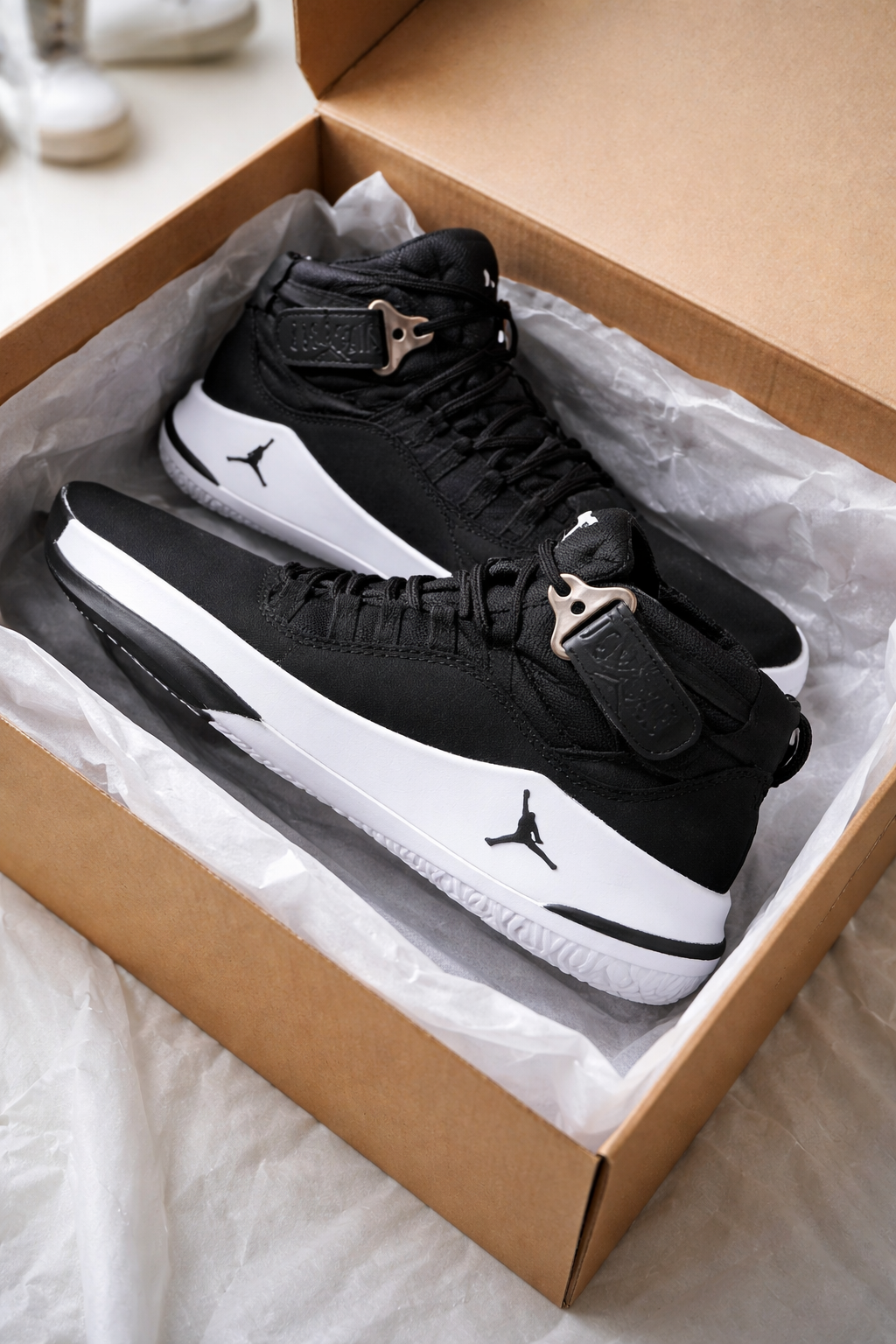 Botin Jordan Negro Blanco Unisex